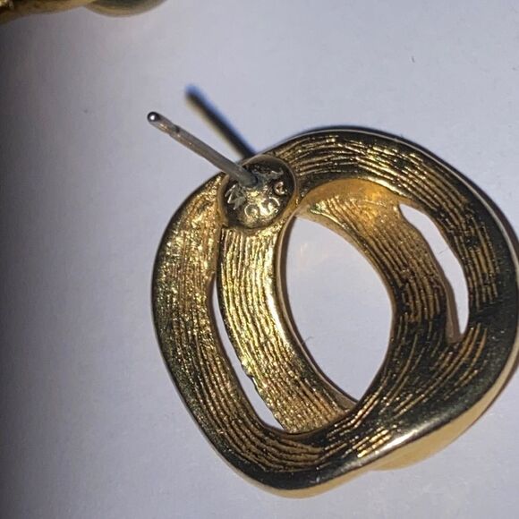 Vintage Monet Interlocking Links Earring & Necklace Matching Set - Picture 6 of 11